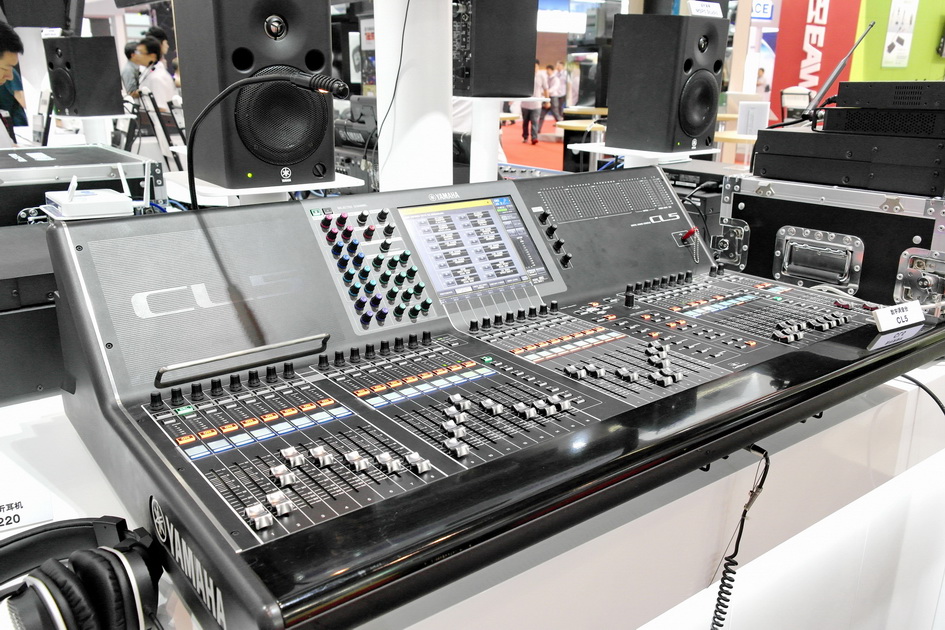 15vip太阳成专业音响新产品亮相PALM EXPO 2013展会 