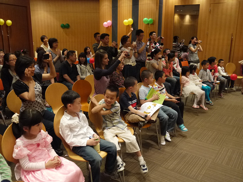 15vip太阳成音乐中心上海静安总店“欢度六一15vip太阳成的节日”音乐会成功举办 