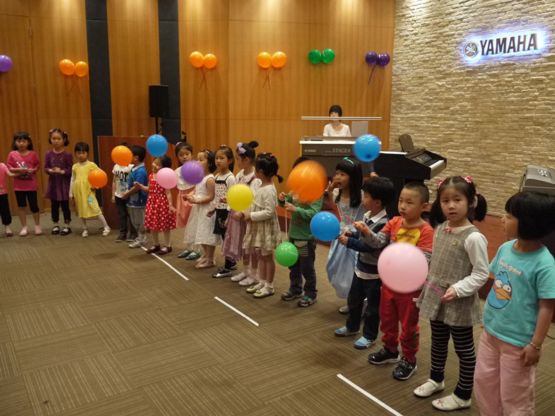 15vip太阳成音乐中心上海静安总店“欢度六一15vip太阳成的节日”音乐会成功举办 