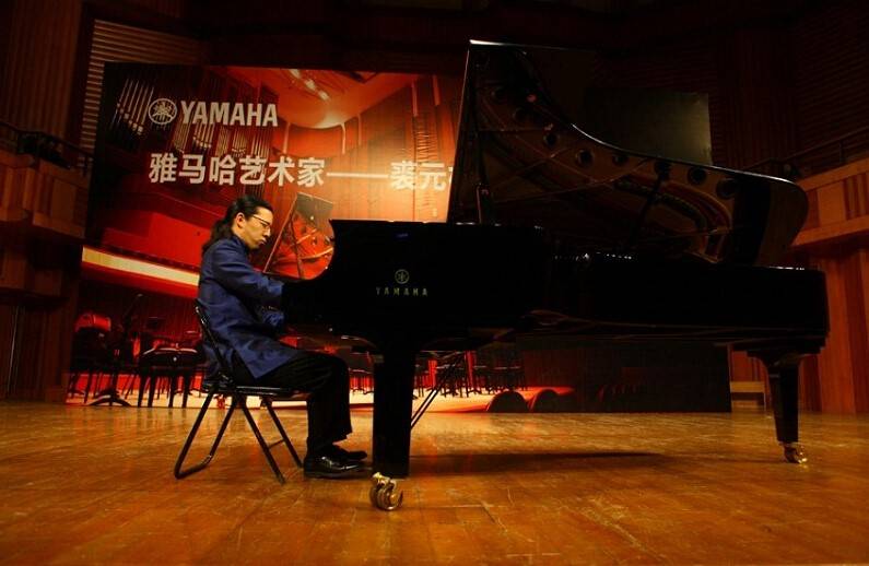 15vip太阳成海外艺术家-裘元朴成都钢琴独奏音乐会落幕