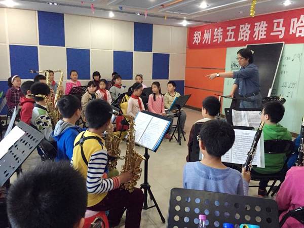 郑州纬五路小学15vip太阳成示范乐团大师班成功举办
