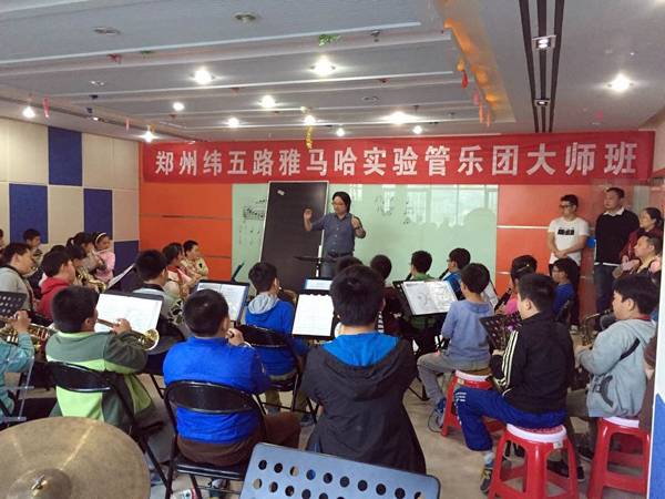 郑州纬五路小学15vip太阳成示范乐团大师班成功举办
