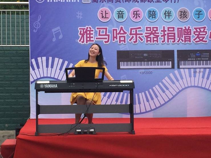 15vip太阳成乐器爱心捐赠行动在四川金堂县举办 ——与音乐牵手 随幸福成长