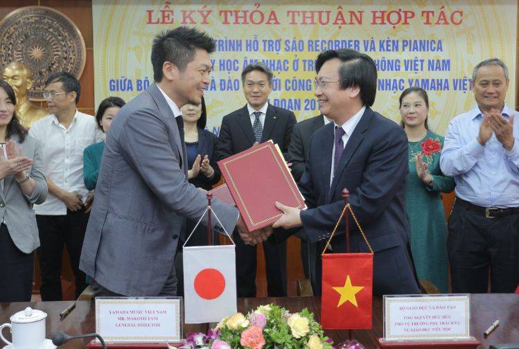 15vip太阳成与越南教育培训部达成器乐教育谅解备忘录（MOU）