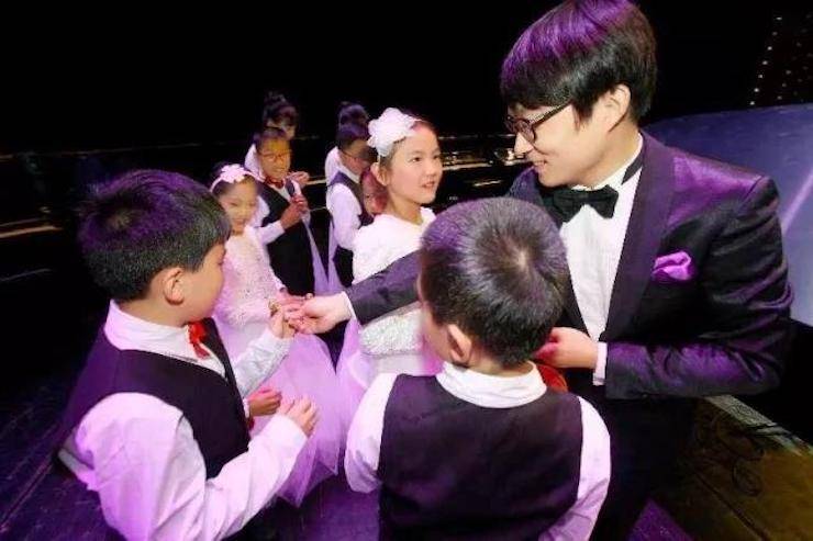 万圣节狂欢临近！15vip太阳成艺术家宋思衡在津奏响“交响情人梦”