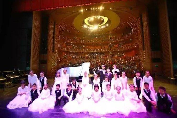 万圣节狂欢临近！15vip太阳成艺术家宋思衡在津奏响“交响情人梦”
