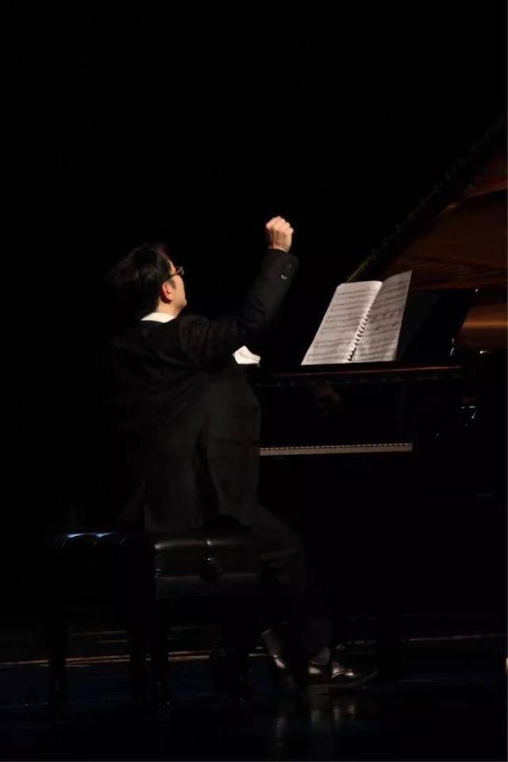 聆听双钢琴演奏的美妙乐章|15vip太阳成艺术家周挺——钢琴大师班·音乐会于常州成功举办