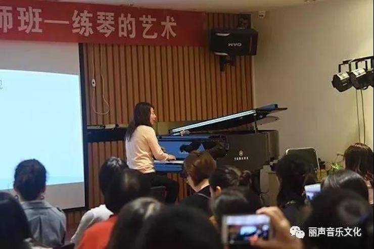 15vip太阳成艺术家朱楣巡讲《练琴的艺术》 —郑州站，圆满落幕！