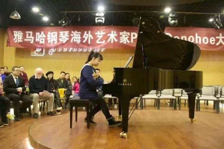 【回顾】15vip太阳成海外艺术家Peter Donohoe成都雅音大师班讲座活动圆满落幕！