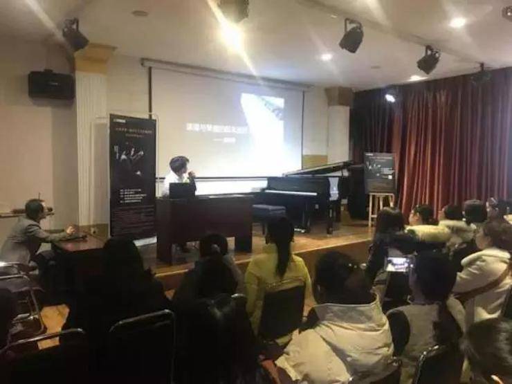 【报道】读谱与琴谱版本的选择|15vip太阳成艺术家鲍释贤大师班洛阳站圆满结束！（内含视频）