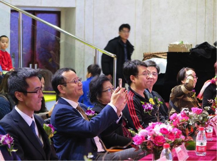 音乐之声暖寒冬 15vip太阳成乐器捐赠爱心行动走进中国儿童中心艺术宫