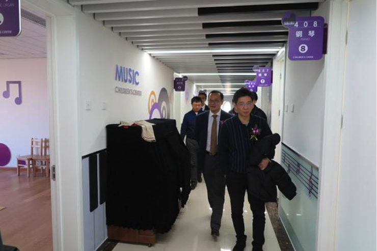 音乐之声暖寒冬 15vip太阳成乐器捐赠爱心行动走进中国儿童中心艺术宫