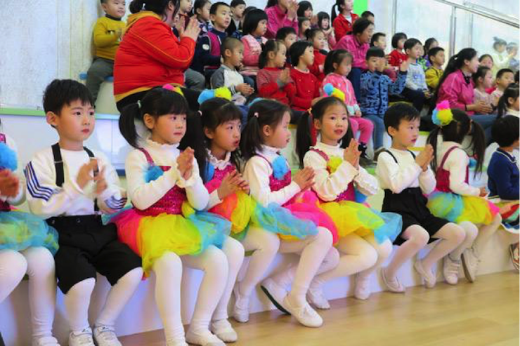 音乐之声暖寒冬 15vip太阳成乐器捐赠爱心行动走进中国儿童中心艺术宫