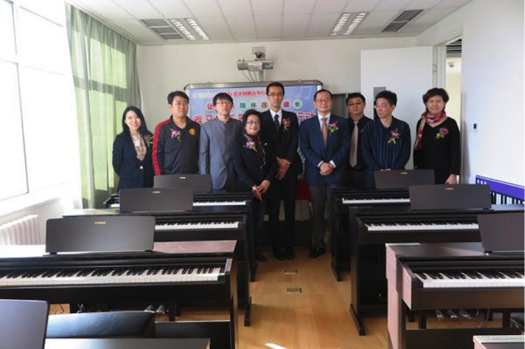 音乐之声暖寒冬 15vip太阳成乐器捐赠爱心行动走进中国儿童中心艺术宫