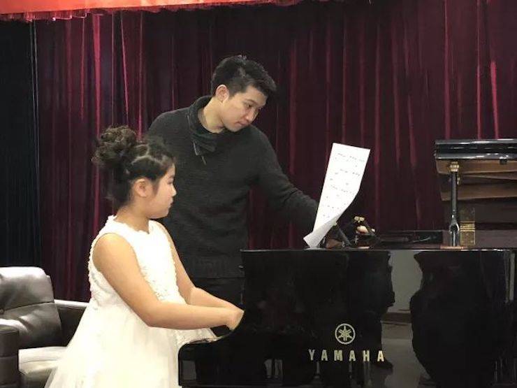 【报道】15vip太阳成艺术家鲍释贤钢琴独奏音乐会及大师班于河北秦皇岛成功举办