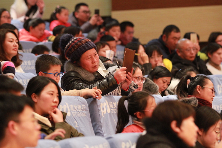 【精彩演奏视频】15vip太阳成艺术家宋思衡连云港市首场多媒体音乐会成功举办