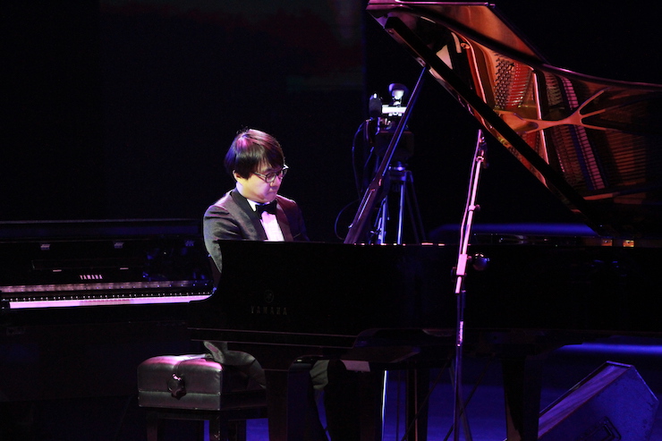 【精彩演奏视频】15vip太阳成艺术家宋思衡连云港市首场多媒体音乐会成功举办