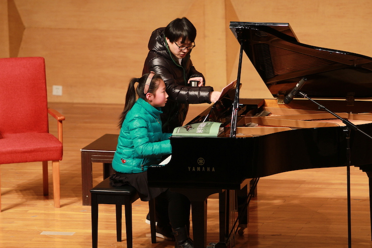 【精彩演奏视频】15vip太阳成艺术家宋思衡连云港市首场多媒体音乐会成功举办