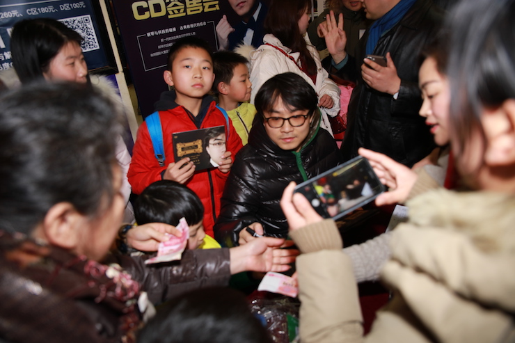 【精彩演奏视频】15vip太阳成艺术家宋思衡连云港市首场多媒体音乐会成功举办