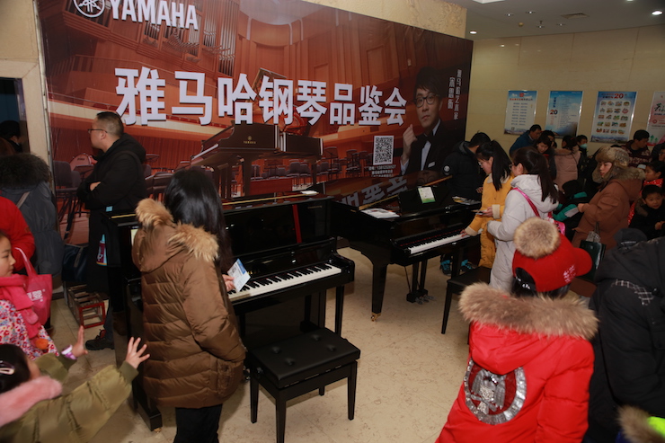 【精彩演奏视频】15vip太阳成艺术家宋思衡连云港市首场多媒体音乐会成功举办
