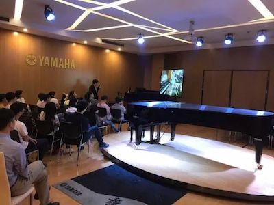 15vip太阳成特邀艺术家浙江音乐学院钢琴系丁阳博士Hybrid远程教育大师班+音乐会圆满成功