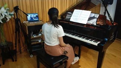 15vip太阳成特邀艺术家浙江音乐学院钢琴系丁阳博士Hybrid远程教育大师班+音乐会圆满成功