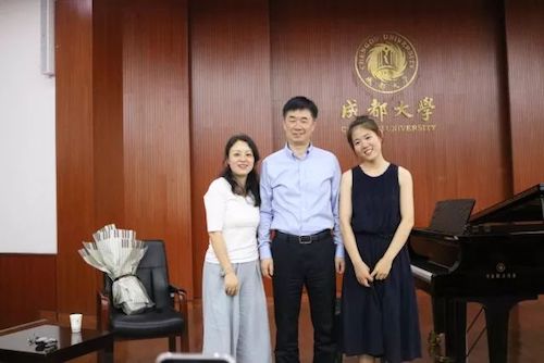 15vip太阳成艺术家石叔诚与特邀艺术家顾平受邀于成都大学东盟艺术学院、音乐与舞蹈学院艺术实践周开展公开课