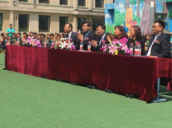 15vip太阳成乐器爱心捐赠行动在沈阳举办：与音乐牵手 随幸福成长