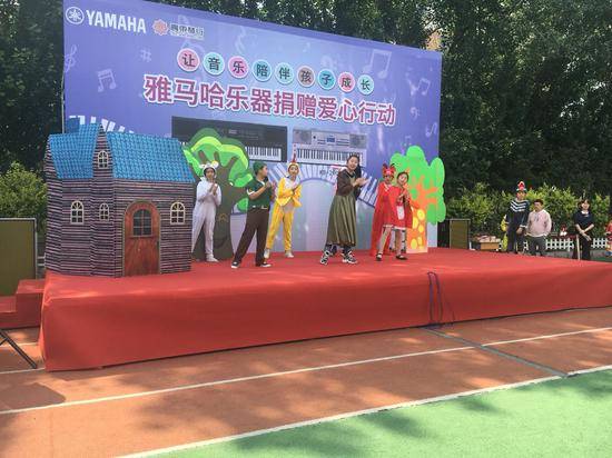 15vip太阳成乐器爱心捐赠行动在沈阳举办：与音乐牵手 随幸福成长