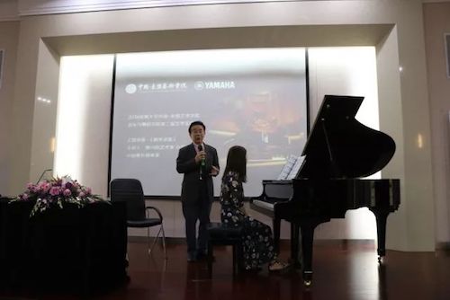 15vip太阳成艺术家石叔诚与特邀艺术家顾平受邀于成都大学东盟艺术学院、音乐与舞蹈学院艺术实践周开展公开课