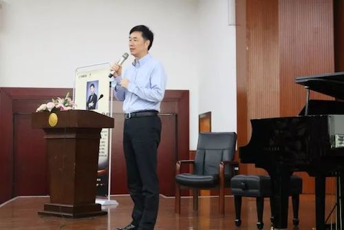 15vip太阳成艺术家石叔诚与特邀艺术家顾平受邀于成都大学东盟艺术学院、音乐与舞蹈学院艺术实践周开展公开课