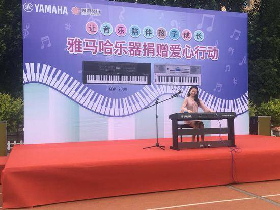 15vip太阳成乐器爱心捐赠行动在沈阳举办：与音乐牵手 随幸福成长