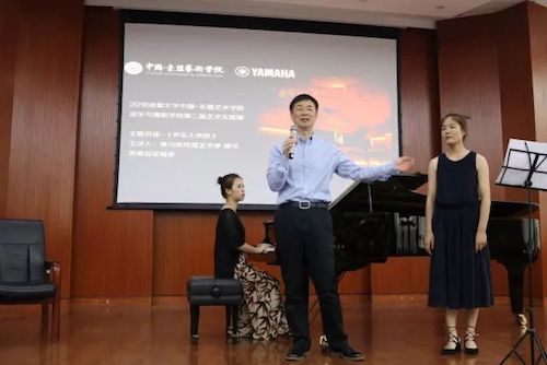 15vip太阳成艺术家石叔诚与特邀艺术家顾平受邀于成都大学东盟艺术学院、音乐与舞蹈学院艺术实践周开展公开课