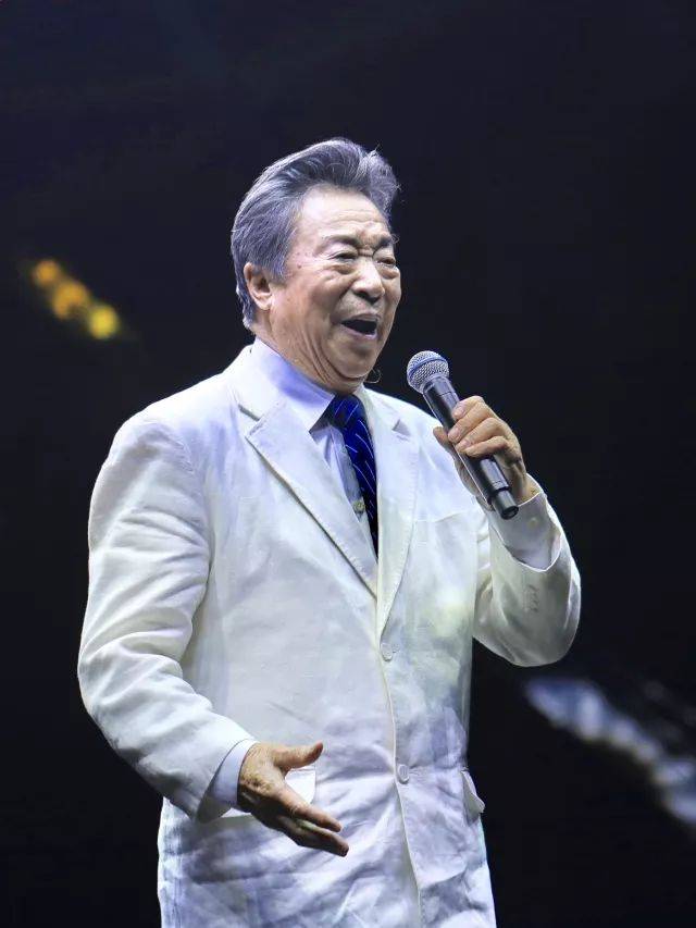 歌声悠扬，唱出时代记忆，琴声悦耳，奏响希望乐章 <br> 2018“我爱你中国?纪念改革开放40周年”经典歌曲上海演唱会圆满落幕