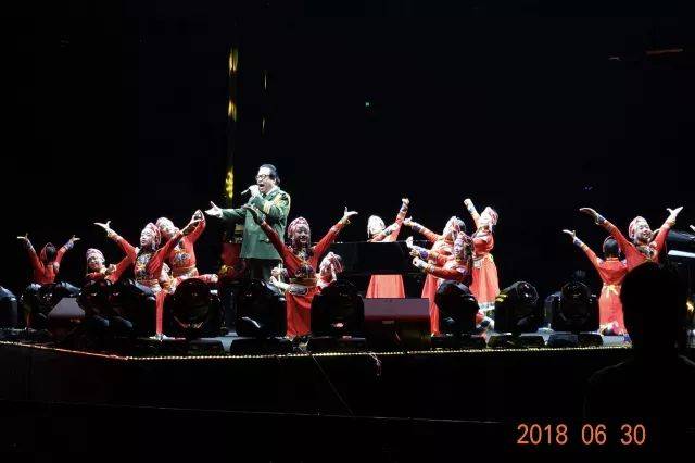 歌声悠扬，唱出时代记忆，琴声悦耳，奏响希望乐章 <br> 2018“我爱你中国?纪念改革开放40周年”经典歌曲上海演唱会圆满落幕