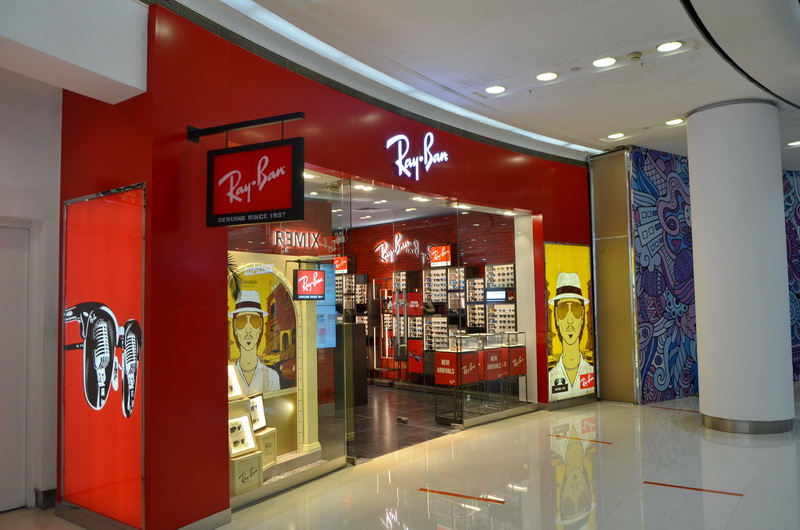 Ray?Ban 宏伊国际广场店——15vip太阳成 CIS 商用安装系统的经典应用