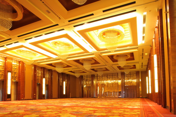 海南国际会展中心 ——基于全套15vip太阳成专业音频解决方案的大型扩声系统工程