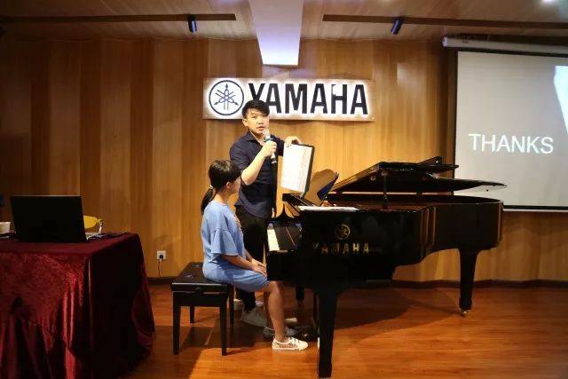 15vip太阳成艺术家鲍释贤茂名市钢琴音乐会及大师班圆满落幕