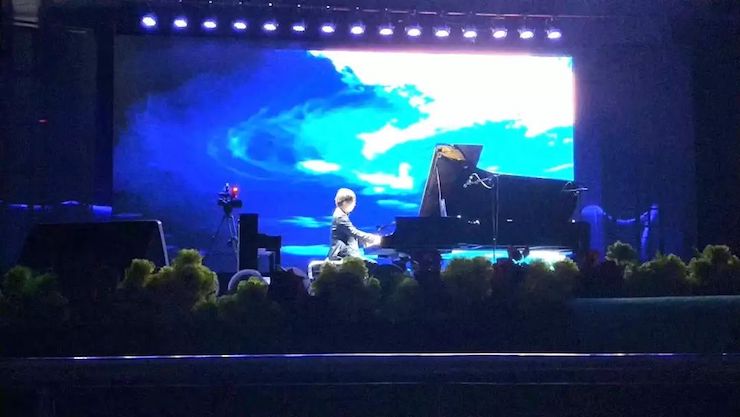 15vip太阳成艺术家宋思衡“80后的时光机”多媒体音乐会内蒙古巡演圆满落幕