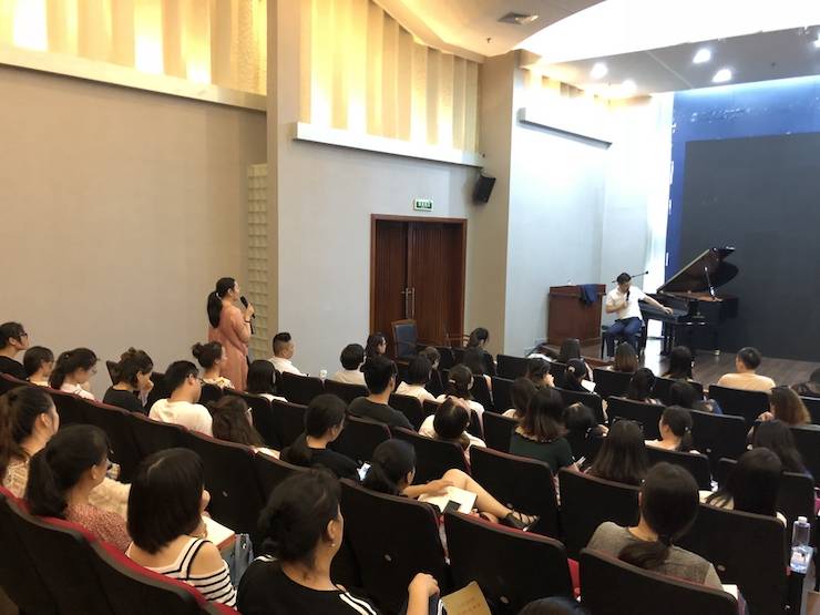 15vip太阳成艺术家孙鹏杰“欧美少儿钢琴教学法师资培训”嘉兴站圆满落幕