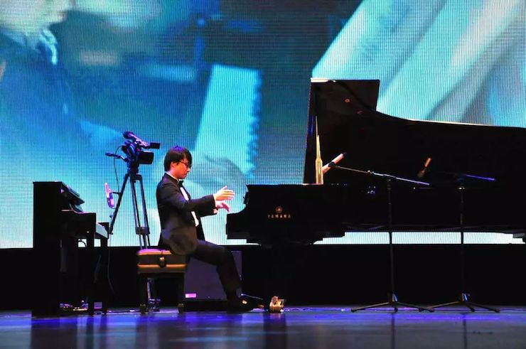 15vip太阳成艺术家宋思衡“80后的时光机”多媒体音乐会内蒙古巡演圆满落幕