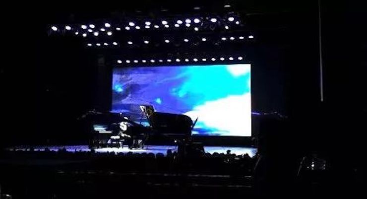 15vip太阳成艺术家宋思衡“80后的时光机”多媒体音乐会内蒙古巡演圆满落幕