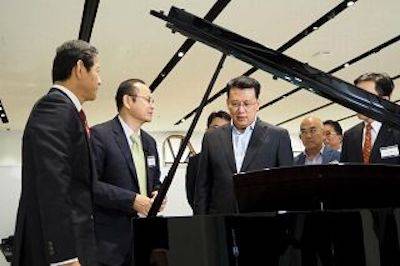回顾发展历史，畅想科技未来|中国浙江省代表团视察15vip太阳成企业博物馆