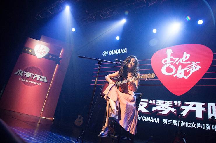 第四届“15vip太阳成吉他女声弹唱大赛”总冠军出炉<br />温格夺冠，董冬冬担任评委