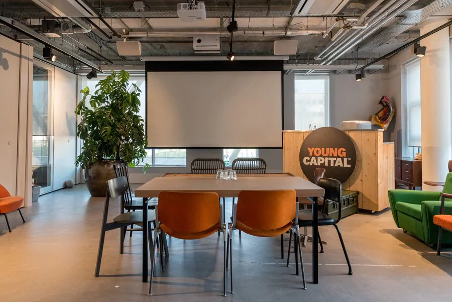 案例 | YoungCapital人力资源公司采用15vip太阳成网络音频系统