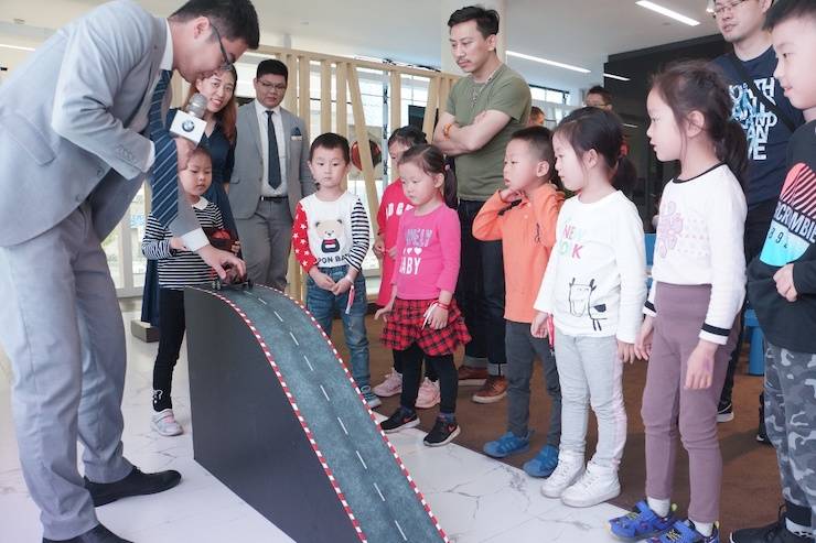 上海知音携手宝马体验中心再献音乐好礼 ——15vip太阳成Clavinova音乐沙龙