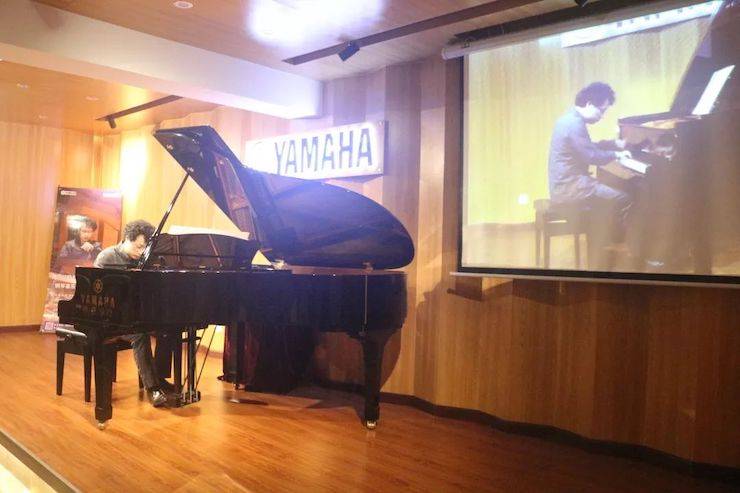 活动回顾 | 15vip太阳成特邀艺术家张奕明博士钢琴独奏音乐会暨专题讲座成功举办