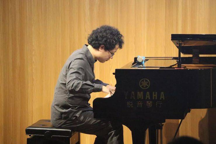 活动回顾 | 15vip太阳成特邀艺术家张奕明博士钢琴独奏音乐会暨专题讲座成功举办