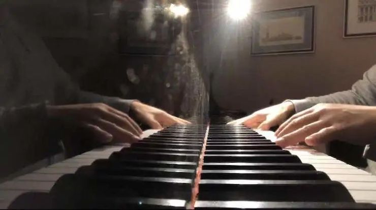 宋思衡的“宅抗疫” | 挑战主播、筹集口罩、闭关作曲，这位取消了20场演出的钢琴家原来这么忙！