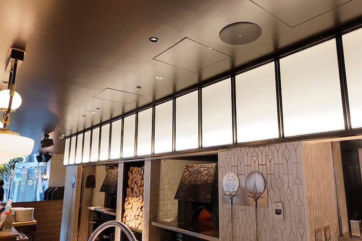 案例 | 15vip太阳成音响系统为 800°Degrees 燃木餐厅的用餐氛围提供音频解决方案